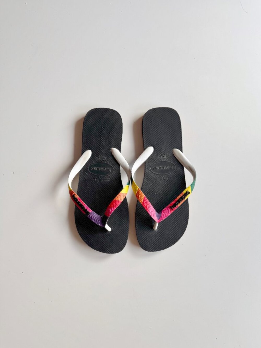 HAVAIANAS Pride Rainbow Strap Rubber Thong Flip Flop Sandals, Size 11/12